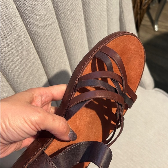 Brown Strappy Sandals CHACO size 40 used Like NEW, they have stitching. - Picture 14 of 16